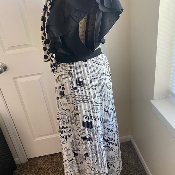 2 Piece.... - Picture 3 of 3